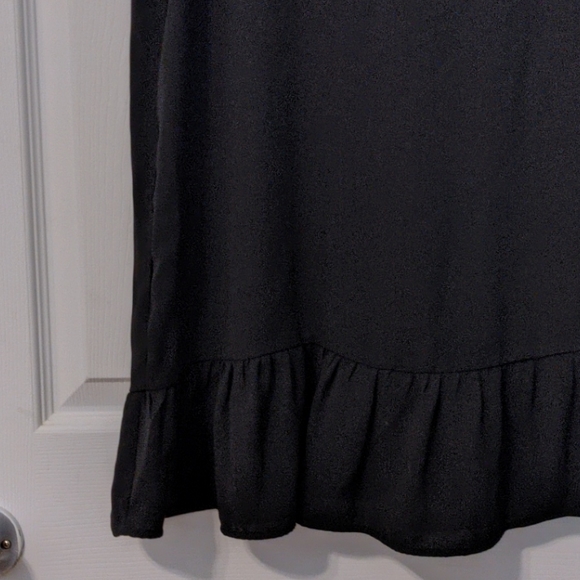 Black short dress - Picture 4 of 4